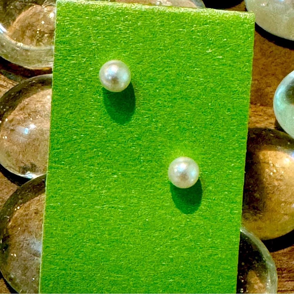 Vintage Fresh Water Pearl Stud Earrings